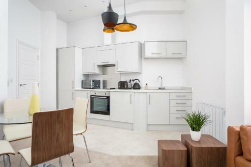 Stylish 2 Bedroom Town Centre Apartment