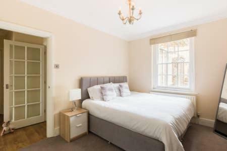 Regency Apartment - Private Entrance & Courtyard