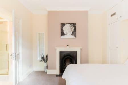Regency Apartment - Private Entrance & Courtyard