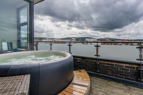 Apartamento Central Penthouse With Hot Tub & Views 23