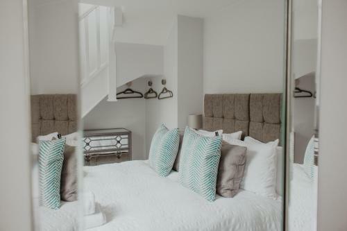 2 The Mews, Upper Bath Street