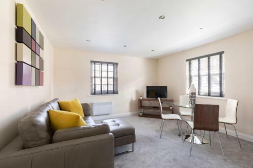 Ground Floor 2 Bedroom Town Centre Apartment