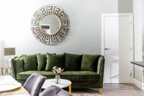 Elizabeth Mews - By Luxury Apartments