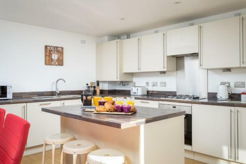 Luxury Three Bedroom Town Centre Apartment