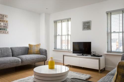 Luxury Three Bedroom Town Centre Apartment