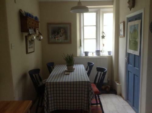 3 Hens Lodge House