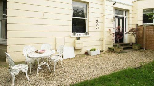 Lovely 3-bed House In Cheltenham