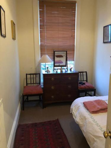 Lovely 3-bed House In Cheltenham