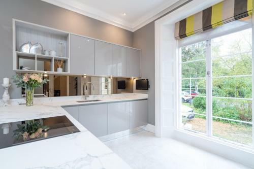 Wellington Square - By Luxury Apartments