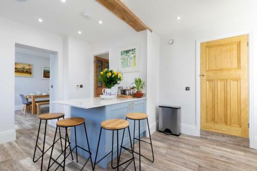 Stunning Newly Refurbished Victorian Split-villa