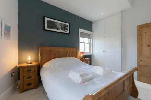 Stunning Newly Refurbished Victorian Split-villa