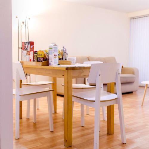Central Apartment With Free Parking