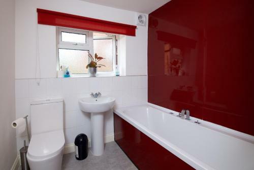 Ideal Abode Self Contained 4 Bedroom With En-suite