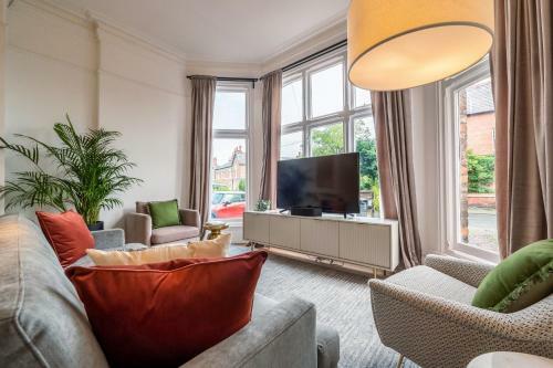 Spacious Designer Apartment Close To The River Dee