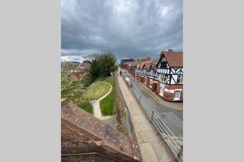 Boutique City Centre Apartment With Parking