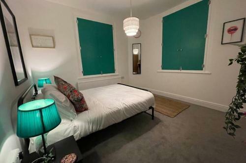 Boutique City Centre Apartment With Parking