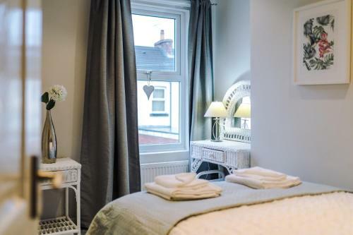 Quaint 2 Bedroom City Cottage