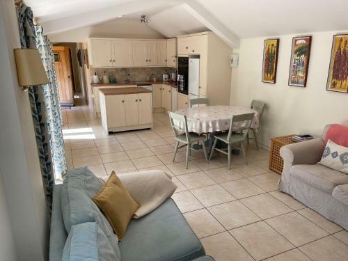 Meadow Lodge In The Cotswolds