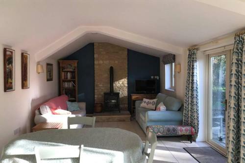 Meadow Lodge In The Cotswolds