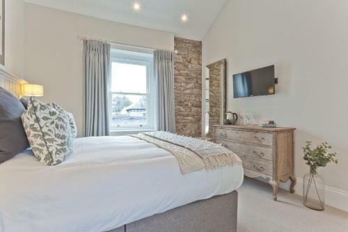 Bed & Breakfast Tithe Barn - Self Check In Hotel