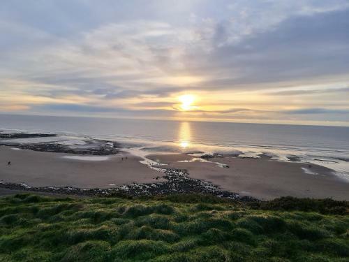 A Cosy Three Bedroomed Cottage In Leafy Embleton