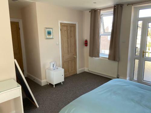 Bed & Breakfast Homewood Airbnb, Combe Martin, Devon - 300m To The Beach!