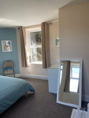 Bed & Breakfast Homewood Airbnb, Combe Martin, Devon - 300m To The Beach!
