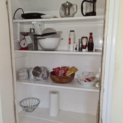 New-pristine, 5 Berth, Self-catering, Secure Off-road Parking