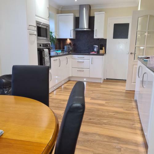 New-pristine, 5 Berth, Self-catering, Secure Off-road Parking