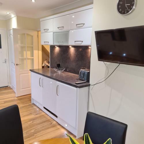 New-pristine, 5 Berth, Self-catering, Secure Off-road Parking