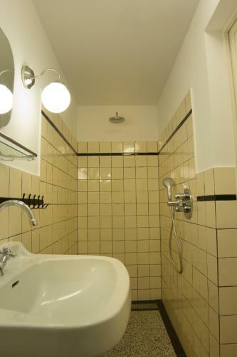 B&B Perron 22