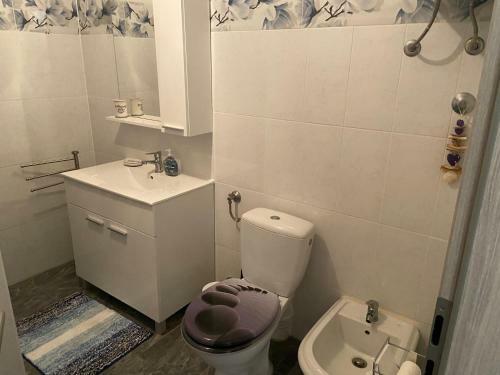 Spacious Apartment 100 M From The Sea In Kastel Luksic