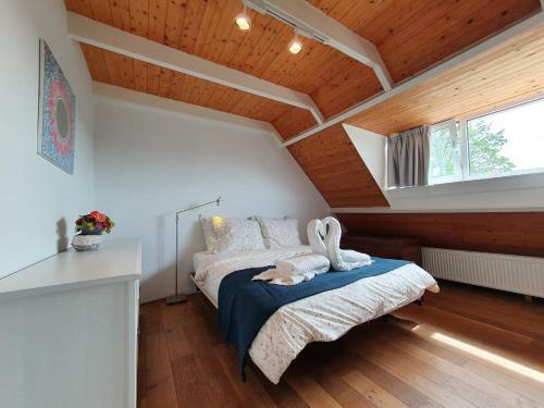Cozy Resort House Near Beach