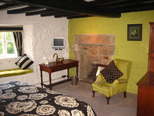 The Oxenham Arms Hotel