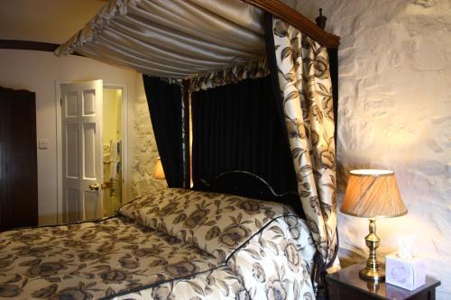 The Oxenham Arms Hotel