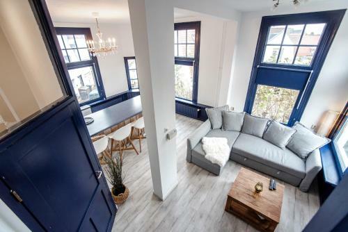 Shell Square Apartment