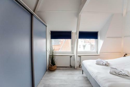 Shell Square Apartment
