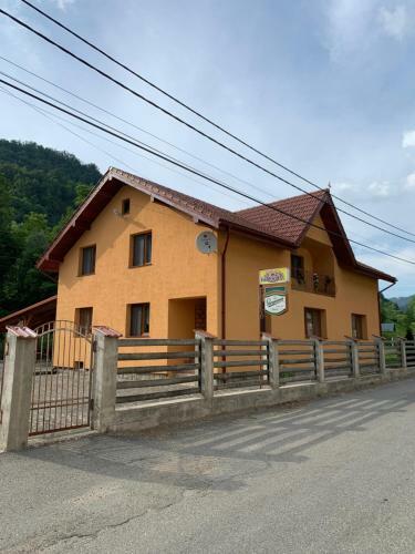 Hostal Krystal Romuli
