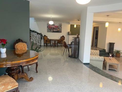 Hostal Budux Delux Vila