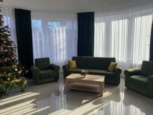 Hostal Budux Delux Vila