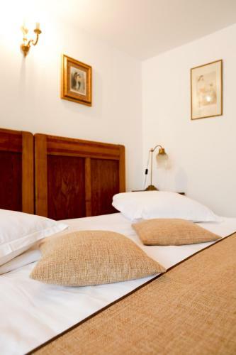 Hostal Pensiune-restaurant Tara Luanei