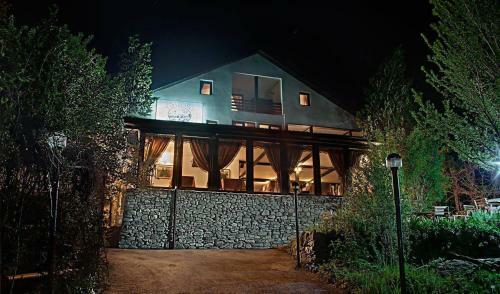 Hostal Pensiune-restaurant Tara Luanei