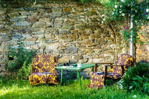 Sub M?grin Traditional House Under The Locust Tree