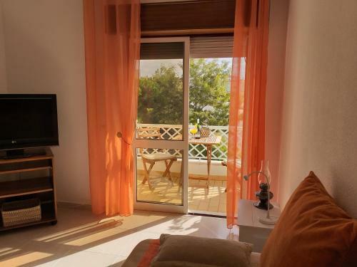 Pretty Sunny Guest Apartment