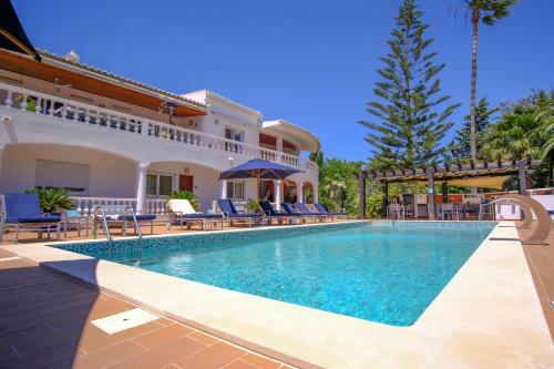 Casa Monte Cristo Apartments - Plum