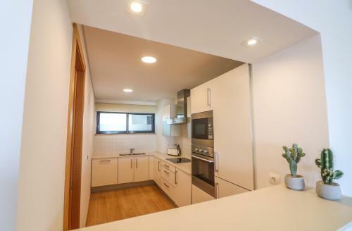Apartamento Mc Suites Lagos With Pool And Sea View