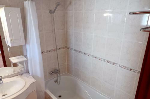 Apartamento T1 Meia-praia By Amcf