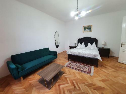 Maximus Apartments