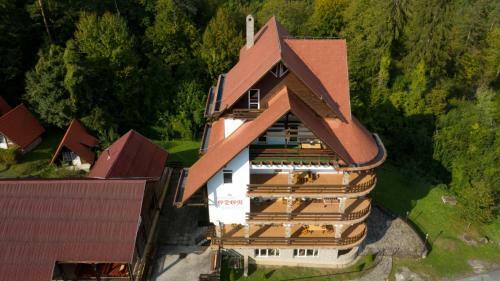 Bed & Breakfast Pensiunea Eden