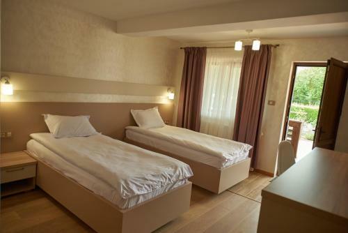 Hostal Pensiunea Rares